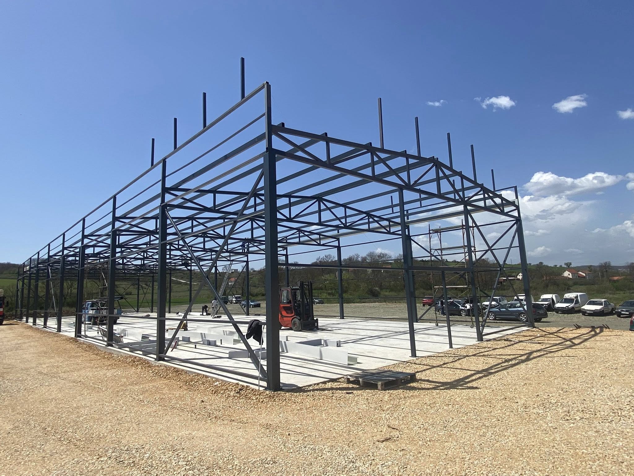 Konstruksion Metalik për Objekt Mobilierie – 58m x 15m